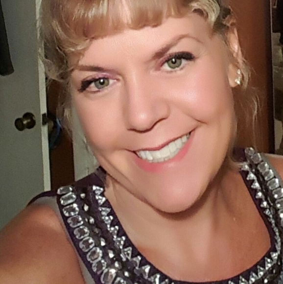 Poshmark Ambassador! Hi I'm Dena! - Picture 1 of 1